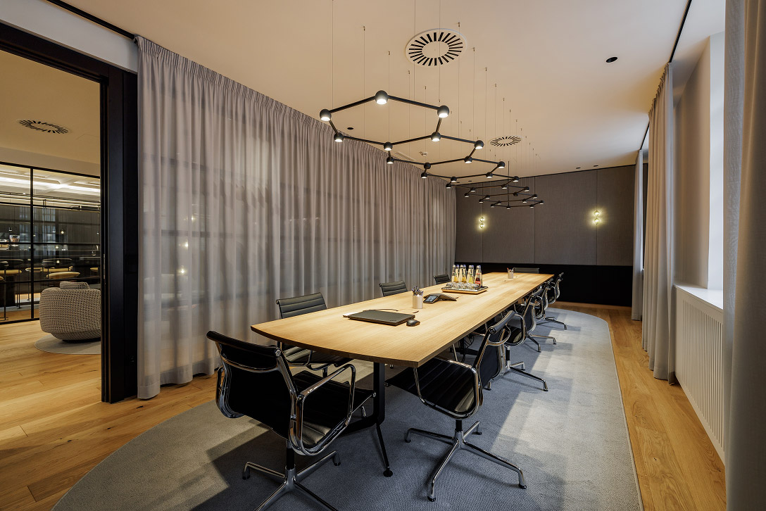 Moderne Technik in den Besprechungsräumen